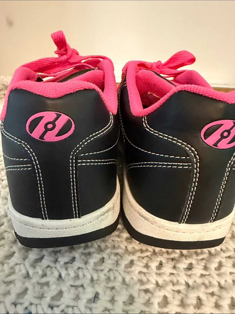 Heelys girls Black & Pink Wheel Skate Sneakers size 5